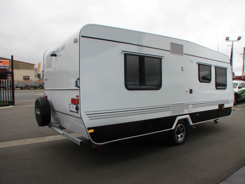 Leisure Line - Nomad - 584 SE - Walk Around Bed